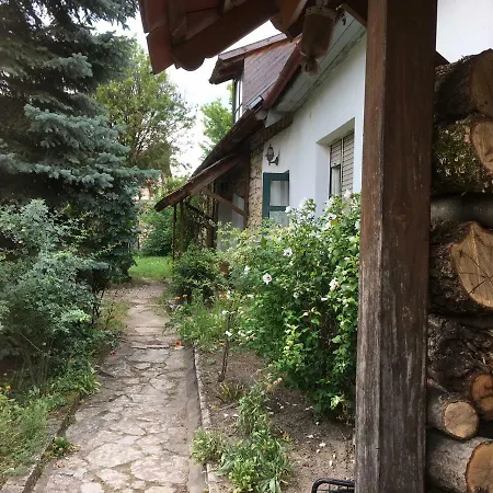 Nyitva Apartman Apartman *